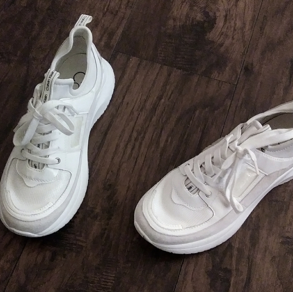 LADIES SNEAKS !